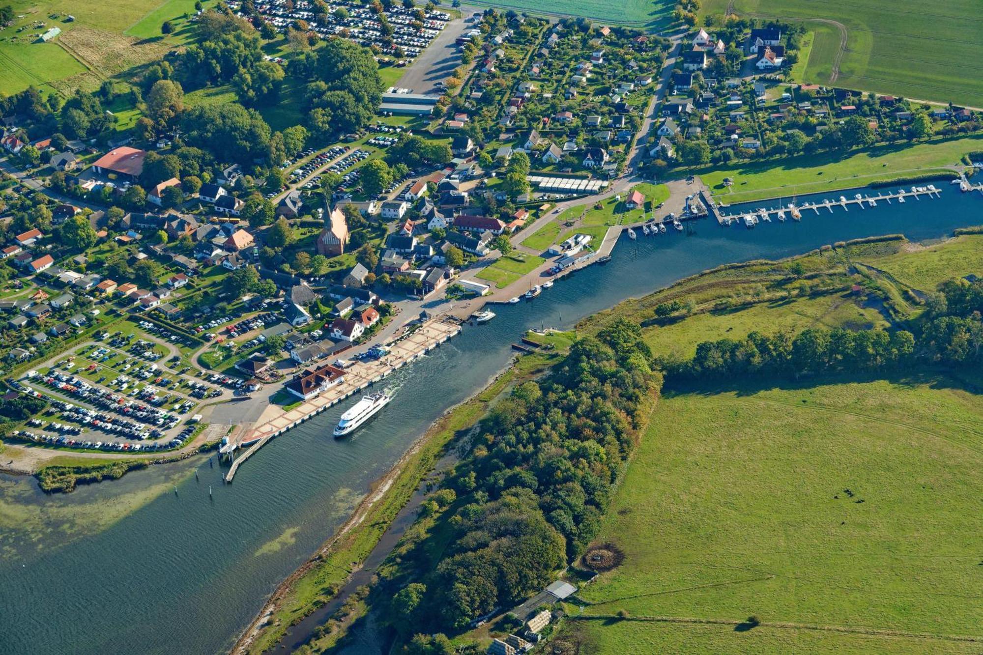 Hotel Ruegenschmiede Vis A Vis Hiddensee Schaprode Eksteriør billede